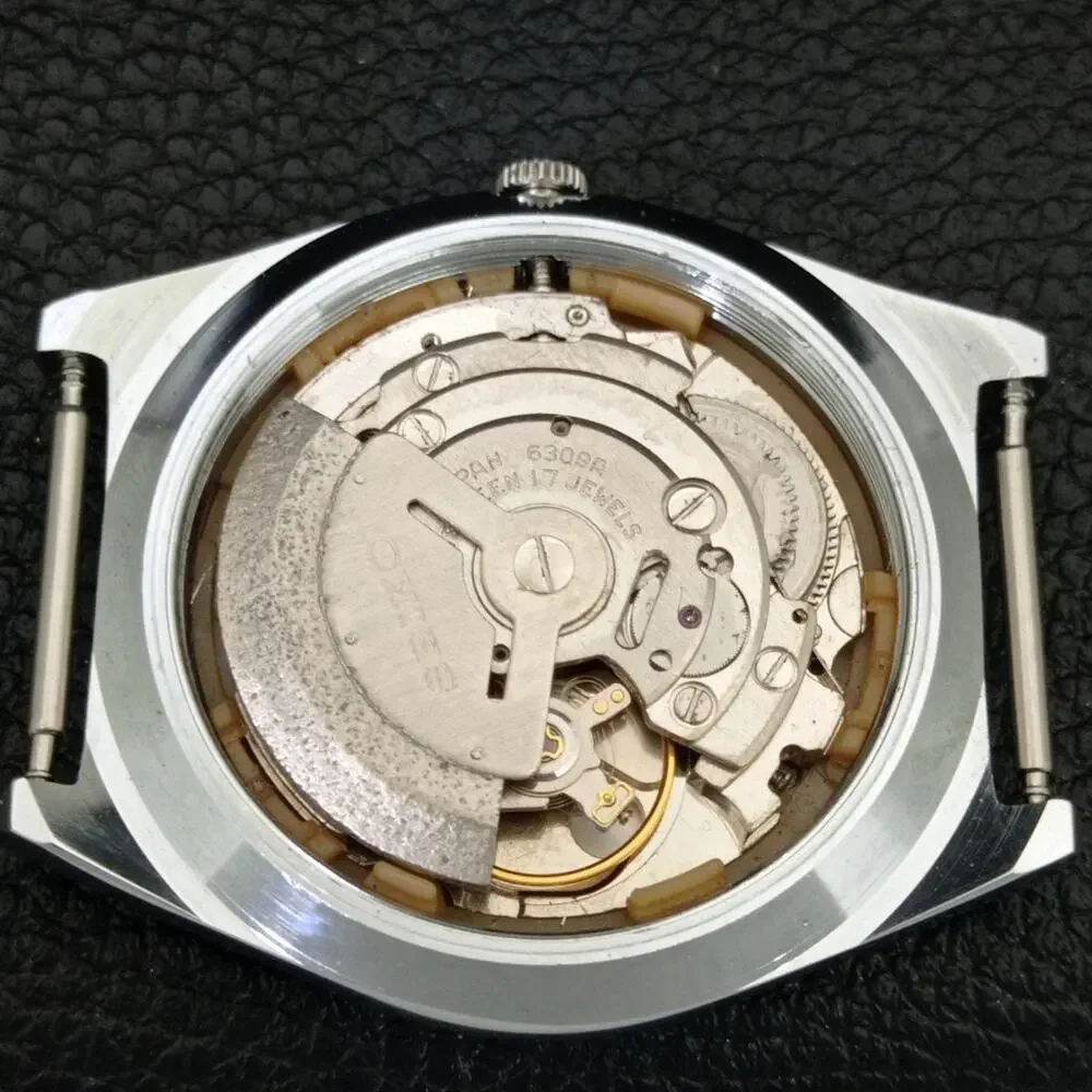 Vintage 1974 Seiko Automatic Mens Silver Watch W/daydate & Yellow accents - Picture 10 of 10